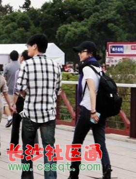 【組圖】湯唯與男友機(jī)場擁吻纏綿 甜蜜家照曝光【7】